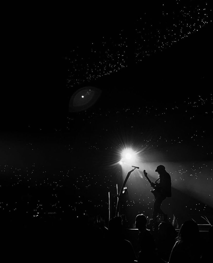 WereRockStars's tweet photo. El gran #MickMars dice adiós a las giras😢el cofundador y guitarrista de #MotleyCrue anunció que debido a su dolorosa lucha con la espondilitis anquilosante, no volverá a salir con la banda, Mick, te queremos y reconocemos el gran esfuerzo que has hecho, te vamos extrañar 🙌💕 https://t.co/kUd3VGeVxc