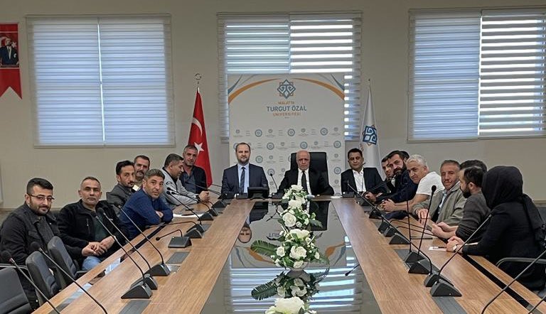 Genel Başkanımız Baki Gülbaba, Genel Başkan yardımcılarımız Emrah Sağır ve Mahmut Özyavuz Malatya Turgut Özal Üniversitesi temsilci ve üyelerimizle bir araya gelerek yeni döneme dair istişare toplantısı gerçekleştirdiler.