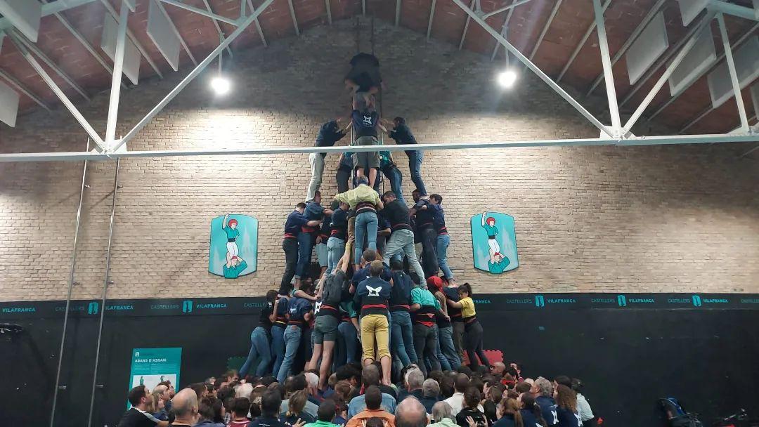 Verds's tweet photo. Demà cal desenganxar-ho de les barres. Demà hem de ser més que mai per poder fer una bona prova del pilar de 9 amb folre, manilles i puntals. #castellers, amics, afició; demà us necessitem a tots i a totes!

#mésvderdsquemai #TotsSants22 https://t.co/3pYgNs0jjx