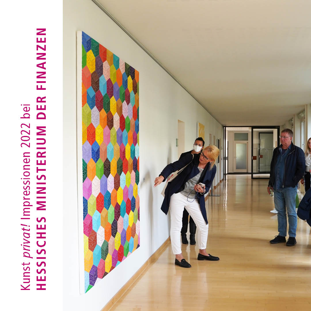 kunstprivat's tweet photo. Architektur und Kunst gehen im Hessischen Finanzministerium eine besondere Symbiose ein. Skulpturen, Fotografie, Malerei und Up-Cycling-Kunst begeisterten die Führungsteilnehmerinnen und -teilnehmer. 
@FinanzenHessen
#kunstprivat #wiesbaden #hessen https://t.co/g3O57kHc1j
