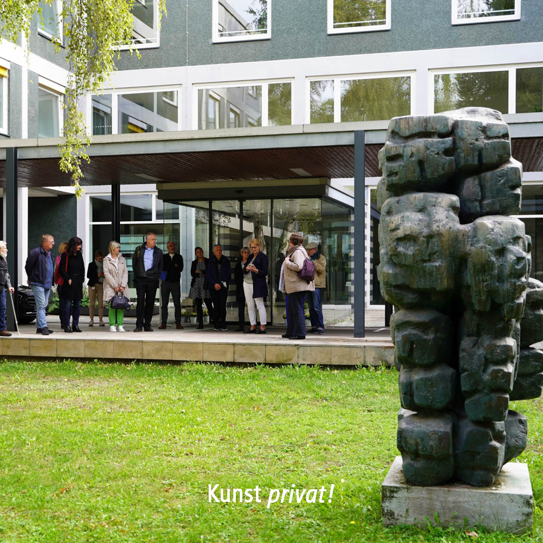 kunstprivat's tweet photo. Architektur und Kunst gehen im Hessischen Finanzministerium eine besondere Symbiose ein. Skulpturen, Fotografie, Malerei und Up-Cycling-Kunst begeisterten die Führungsteilnehmerinnen und -teilnehmer. 
@FinanzenHessen
#kunstprivat #wiesbaden #hessen https://t.co/g3O57kHc1j