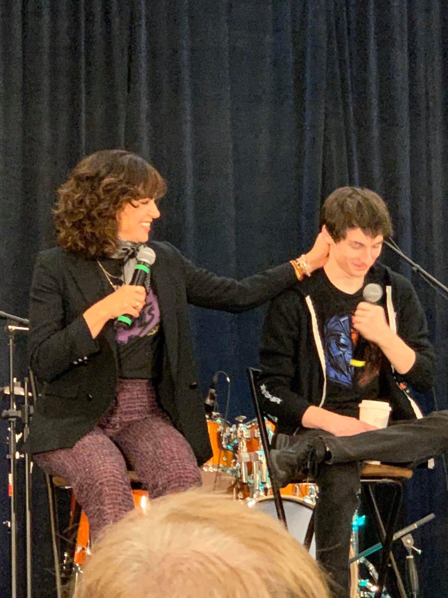 • October 27, 2019 •
3 years ago today, <a href="/LanaParrilla/">Lana Parrilla</a> was at Creation’s OUAT Convention in Whippany, New Jersey