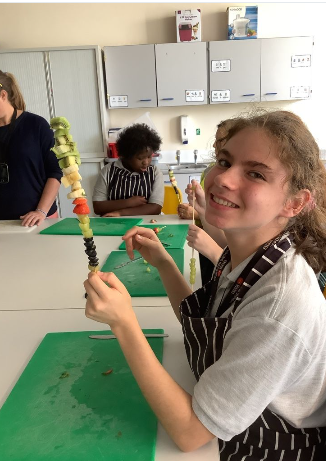 WHS_MissLewis's tweet photo. Cedar had a lovely time making healthy fruit kebabs. Da iawn Cedar! 🍓🫐🍌🍇@WoodlandsHS   @CardiffWestern https://t.co/VmCChLmpya
