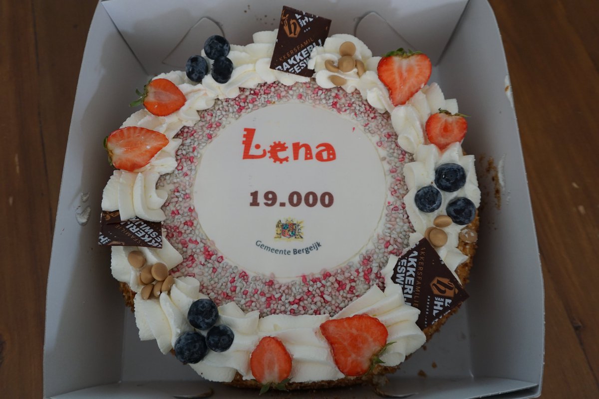 Hiep hiep hoera! Lena van Kessel uit Luyksgestel is 1⃣9⃣.0⃣0⃣0⃣ste inwoner van de gemeente Bergeijk. De burgemeester is vandaag op bezoek geweest bij de familie Van Kessel. Van harte gefeliciteerd namens de gemeente Bergeijk!