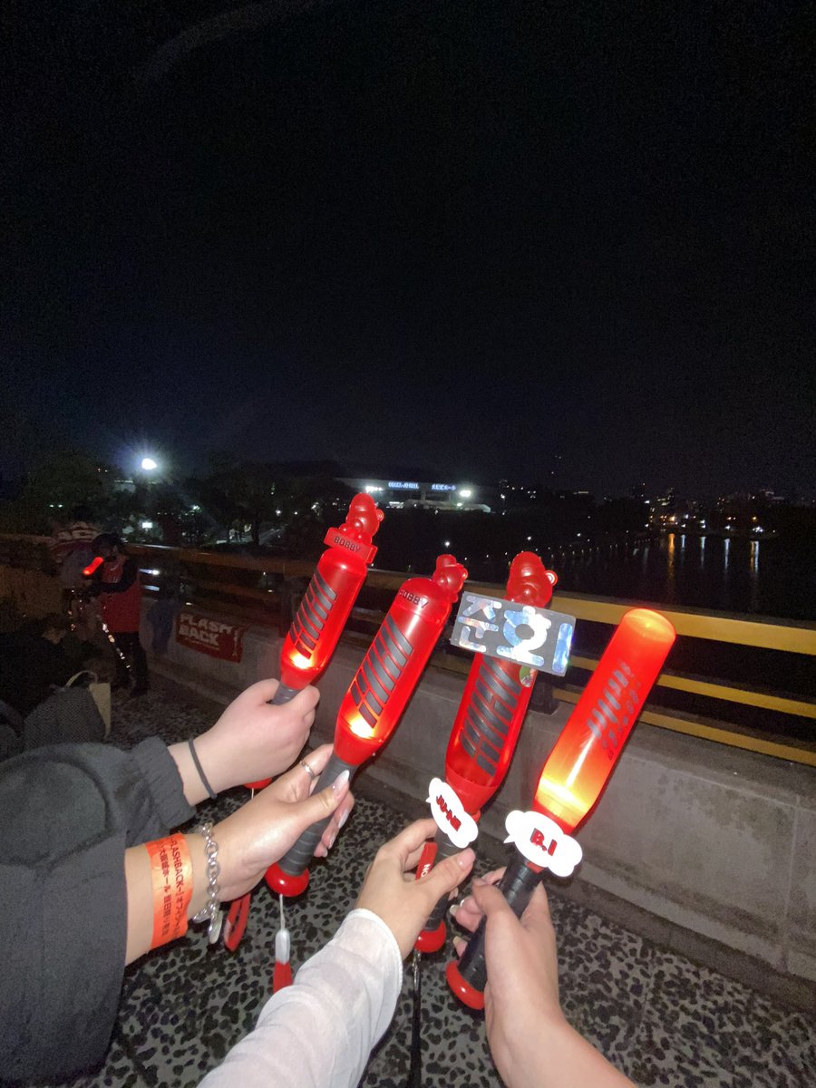 iKON JAPAN TOUR 2022〜FLASH BACK〜10月22.23日の大阪公演も含め5公演参戦。相変わらずコニギでどうしようもなくコニギの自分🤣以前と変わった事と言えば終始全体を見れるようになって一曲一曲をもっと楽しめるようになった。ずっと変わらず素敵なグループ。大好きiKON🫶🏻コニギ様も激しくLOVEです♡