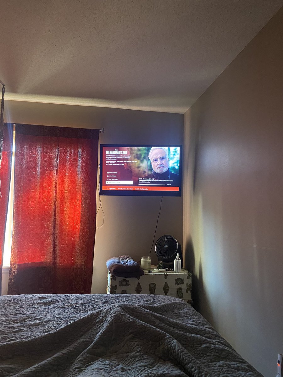 Coffee_Khaleesi's tweet photo. I’ve been frozen like this after the most recent Handmaids Tale… I simply… cannot describe to you the emotional rollercoaster I have been on this season. Pictures must suffice #HandmaidsTale https://t.co/3tdtBUoqGe