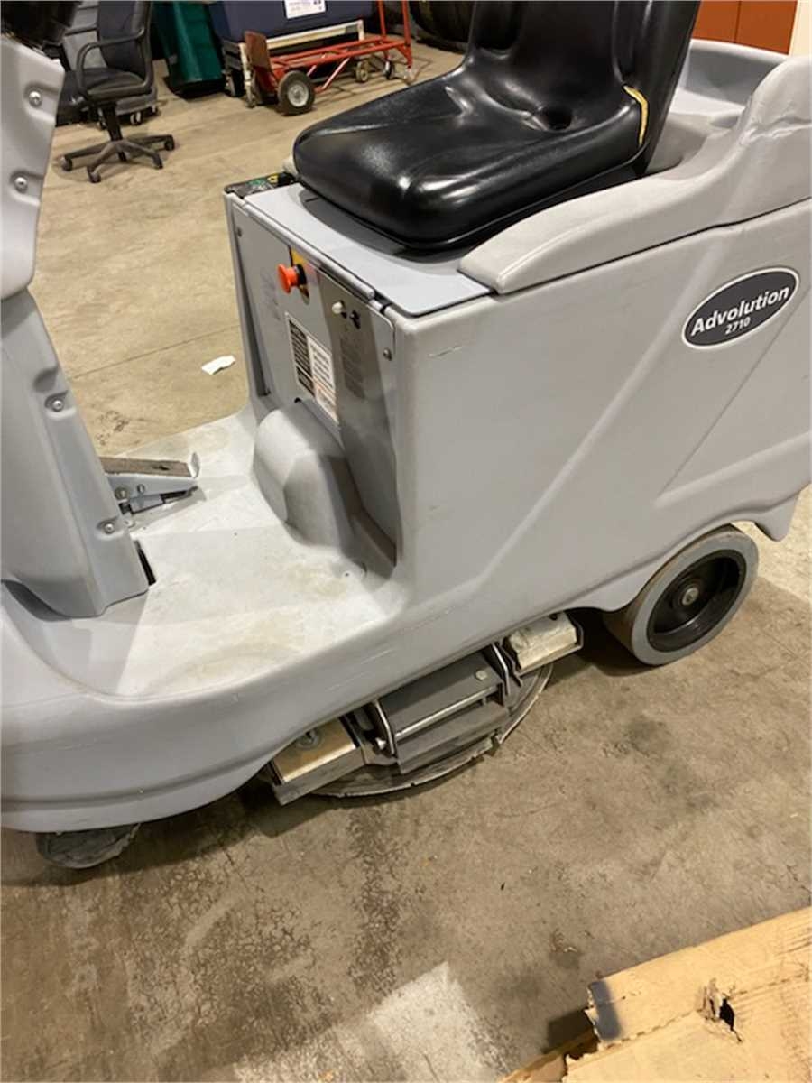 municibid's tweet image. This Advolution™ 2710 Battery-powered Rider Burnisher makes large-area floor polishing easy, comfortable, and productive. Hurry over the bidding closes on Friday. 🤩mbid.us/3SHk8p4

#advolution #floorburnisher #riderburnisher #floorcare #floorcleaning g #forsale #auction