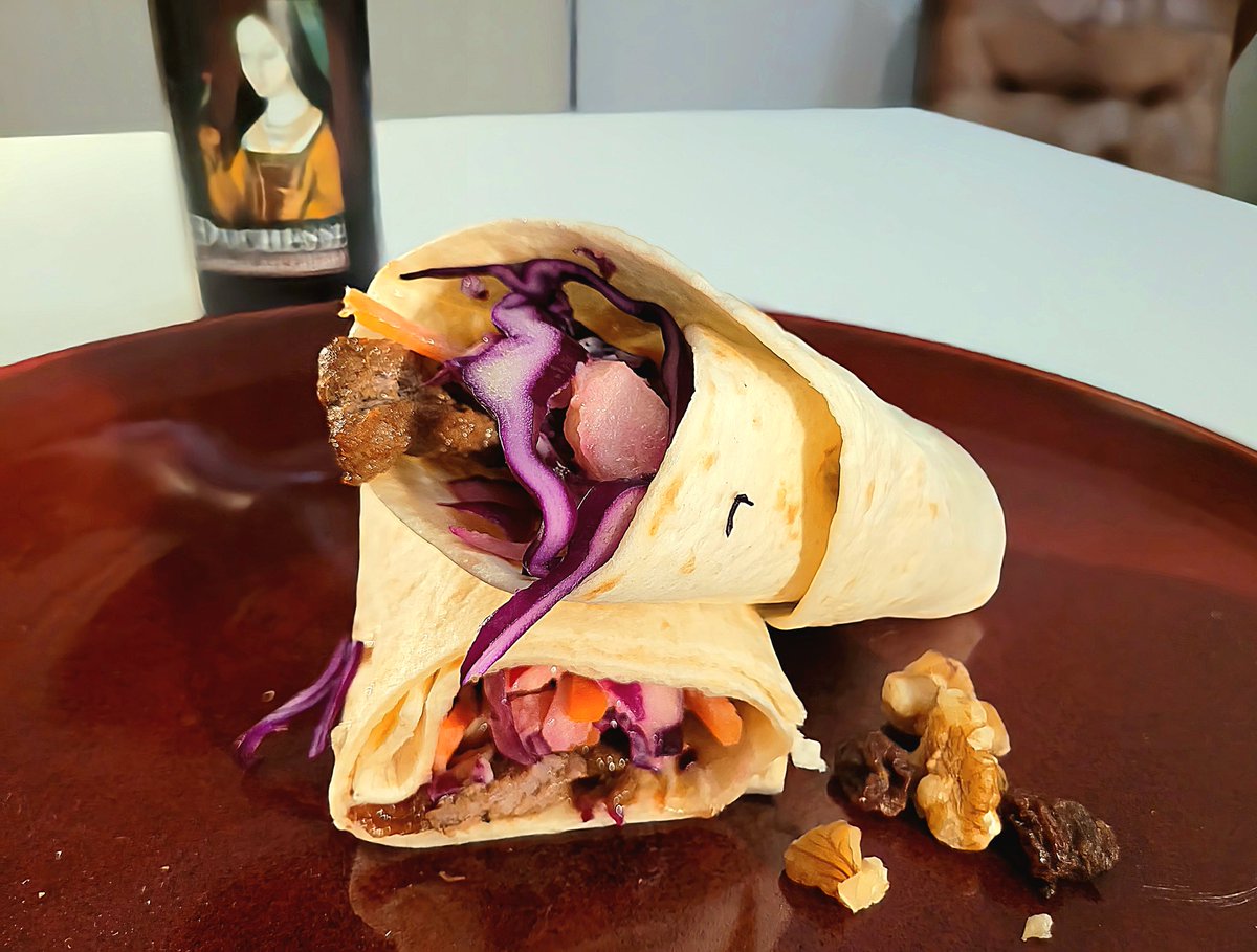 Bapas recept : Wrap met steak, chili, rode kool, appel &amp; walnoot bapas.be/nl/recept/Wrap…