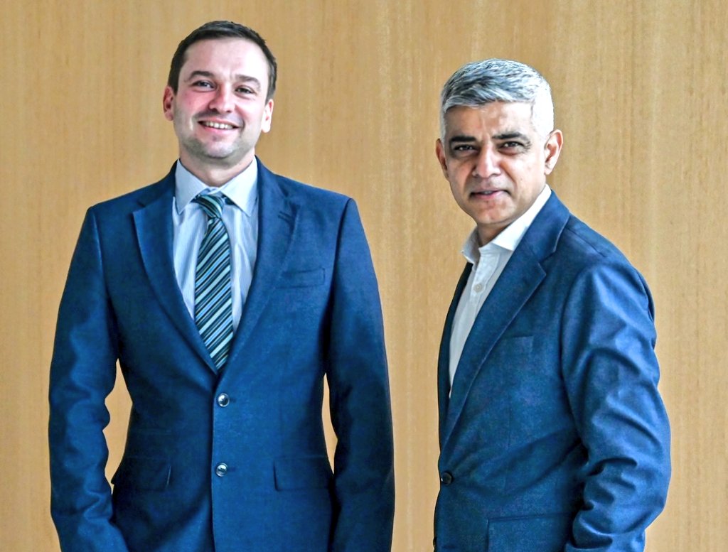 Great to welcome <a href="/DanielJHarrisUK/">Dan Harris</a> to City Hall to discuss how we can support <a href="/NDinBusiness/">Neurodiversity in Business</a>.

Lots of fantastic work being done to support neurodiversity in workplaces across London - and I’m delighted we’re working together to make London the #NeuroInclusive capital of the world.