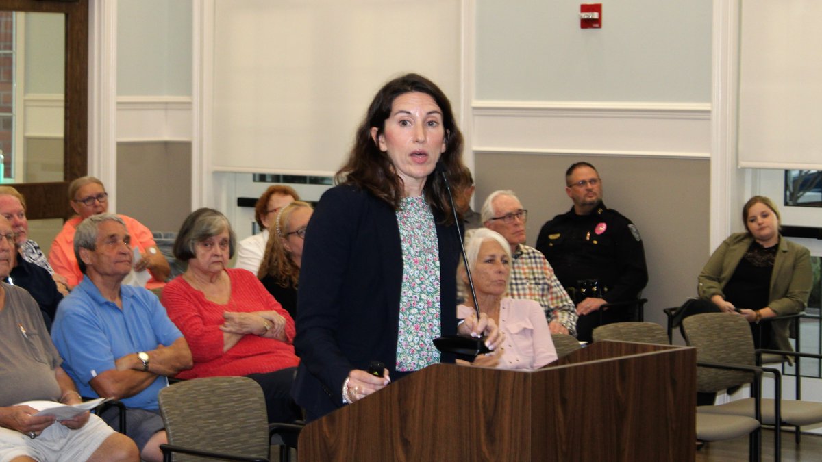ZephyrhillsCity's tweet image. Betsy Kuhn, @pascoschools Assistant Superintendent for Support Services, provided an overview of the Penny for Pasco at this week's @ZephyrhillsCity Council meeting. 

Penny revenues are used to enhance the quality of life, through completion of capital projects and purchases.