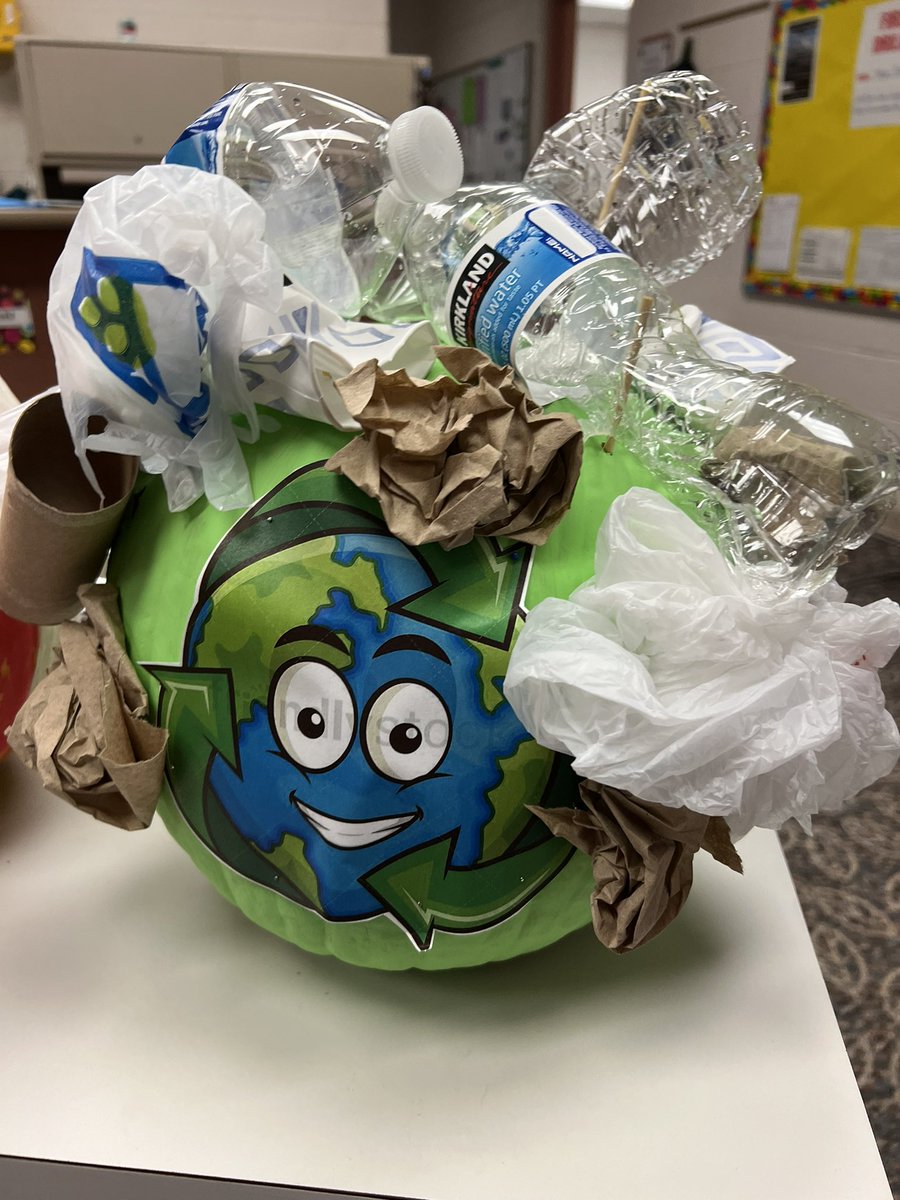 hwepta's tweet photo. More amazing pumpkins!@HWE_Hawks @WalledLkSchools https://t.co/QE45aLc5J8