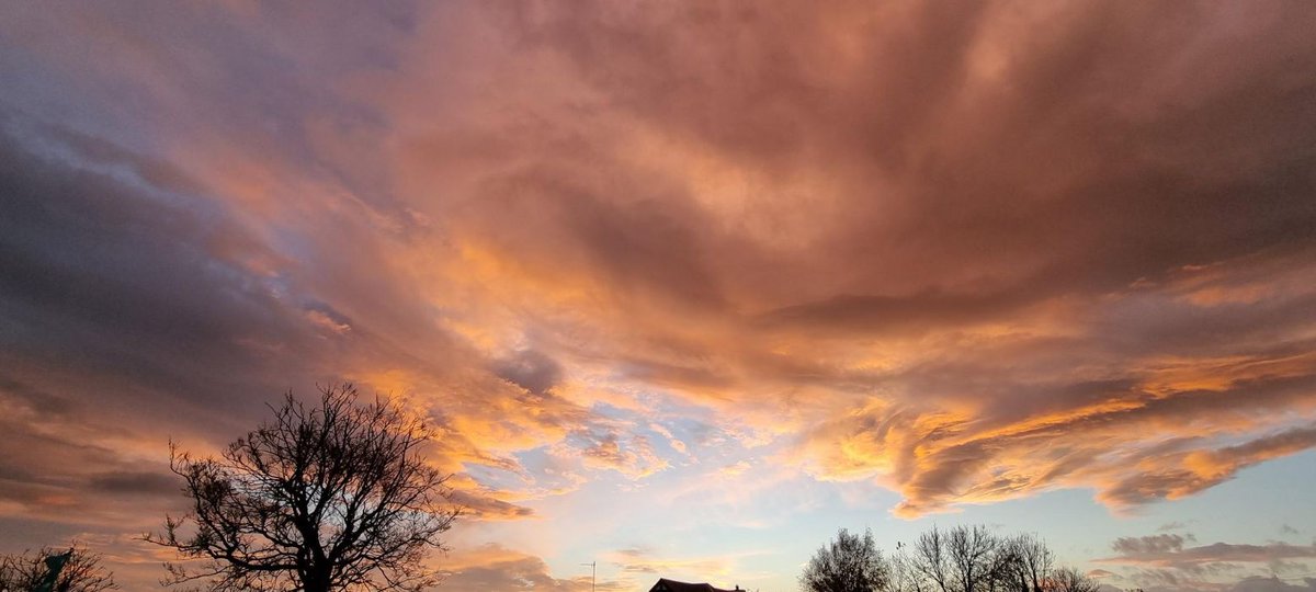 Beautiful sunset over Burnhouse recently...

#scotland #caravans #motorhome #sunset