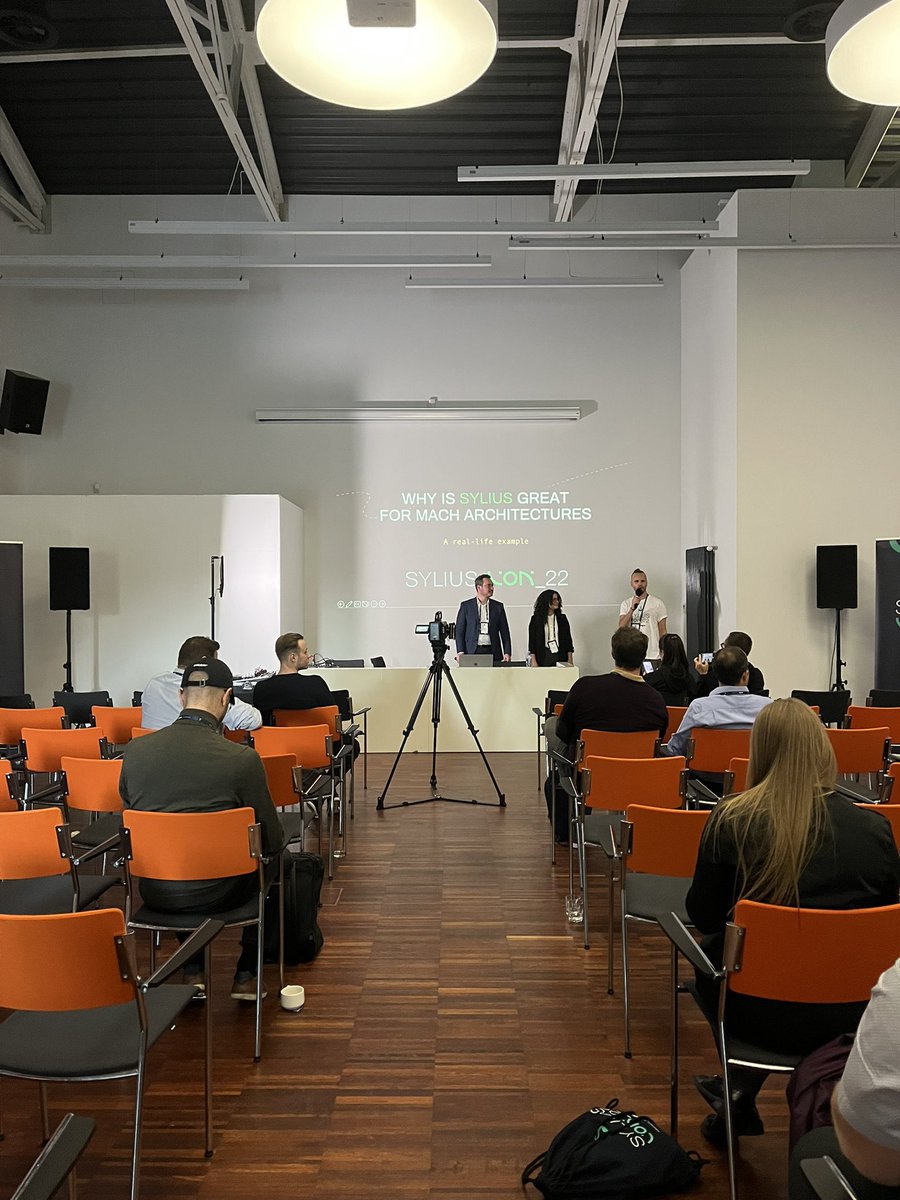 Clément and Elodie from Groupe Rosa will now explain why Sylius is great for MACH architectures - based on a real-life example! ✅ #SyliusCon