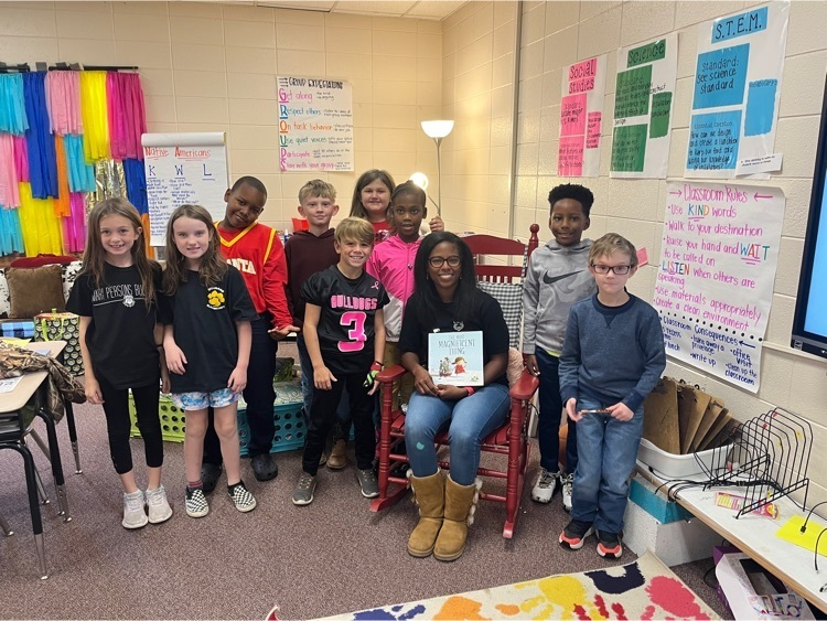 Hubbard_Elem's tweet photo. It’s Guest Reader Day at Hubbard! Today 35 volunteer readers are visiting the school to read to our students. What an exciting day!! https://t.co/rObLreytVW