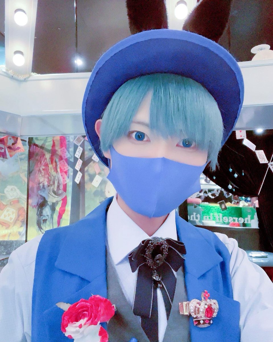 smtm13's tweet photo. 本日、新宿 絵本の国のアリスの勤務
最終日でしたー���

たくさん思い出があるお店の１つ📘

たくさんのアリス、
帽子屋と遊べて楽しかったー！！

そして、お客様とも
たくさん出会いがありました🐰

出会ってくれて
ありがとうございマーチ🐰💙

残りの古城の国のアリスの勤務も
頑張りマーチ🐰🔵 https://t.co/B3KnwUA6rZ