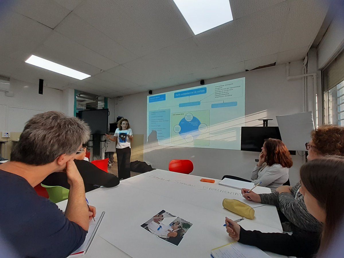 IsabeldelaFue16's tweet photo. Xarxa educativa de Sant Cugat, aprenentatge de proximitat.  Construïm comunitat educativa intercanviant solucions per engegar el nou currículum. https://t.co/CssLPc9V96
