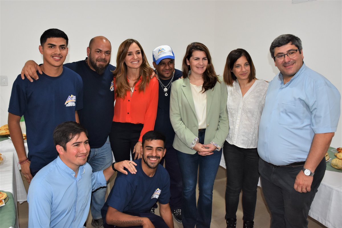 CimasAltas's tweet photo. Inauguramos en Moreno el Centro Barrial que se construyó para @HogarDeCristoFG. Trabajos que se empiezan y se terminan con más ganas.

@marielfmoreno1 
@vtolosapaz
@lauValonso
@EpiscopadoArg
@MmPastoral
@caminoencuentro
@AgenciaAica 

#niunpibemenosporladroga #fghc #hogardecristo https://t.co/Tb9cbLNTM1