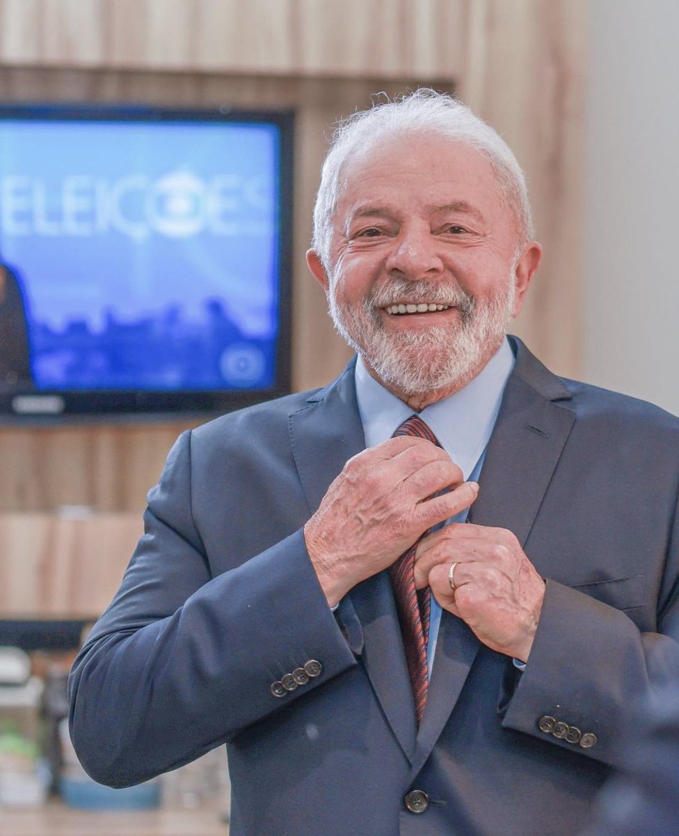 danirocha10's tweet photo. Parabéns presidente Lula 👏👏🎉🎂❤️💜🎈 o seu presente 🎁 e o nosso virá no domingo, dia 30, quando mais uma vez reafirmaremos nosso voto. É 13 🌟
@LulaOficial @JanjaLula 
#LulaDay #LulaPresidente1⃣3⃣ 
#ParabensLula 💟 https://t.co/7e6lAIadFs