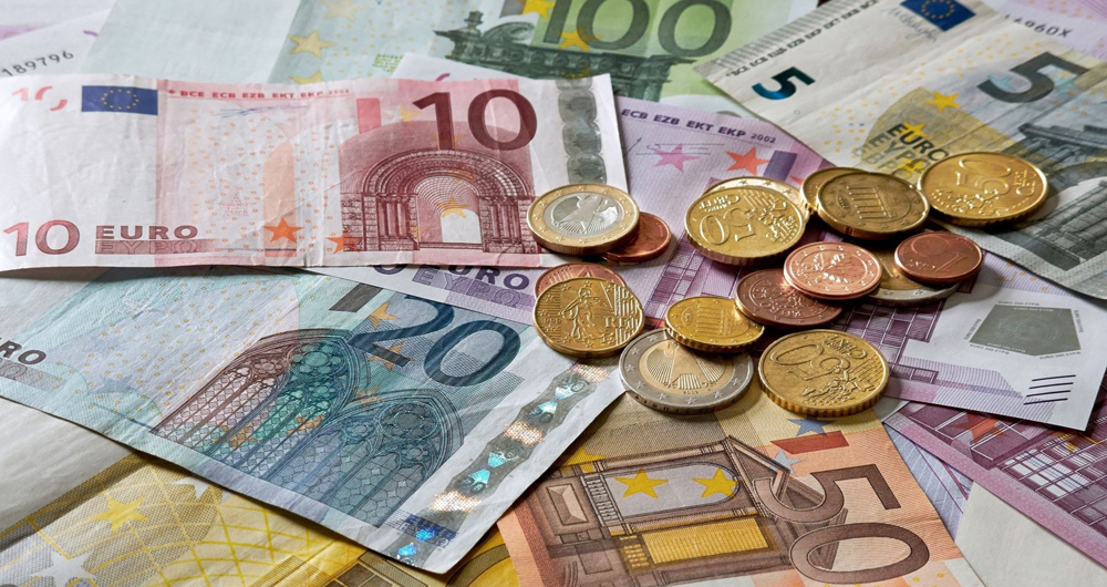 #Tarifsbancaires aux particuliers dans les #Outremer : une orientation à la hausse par rapport à l’Hexagone, selon l’@IEDOM

➡️ «Les tarifs moyens sont plus élevés dans les départements et collectivités d’Outre-mer de la zone euro que dans l’Hexagone»

➡️bit.ly/3SI5M7Z