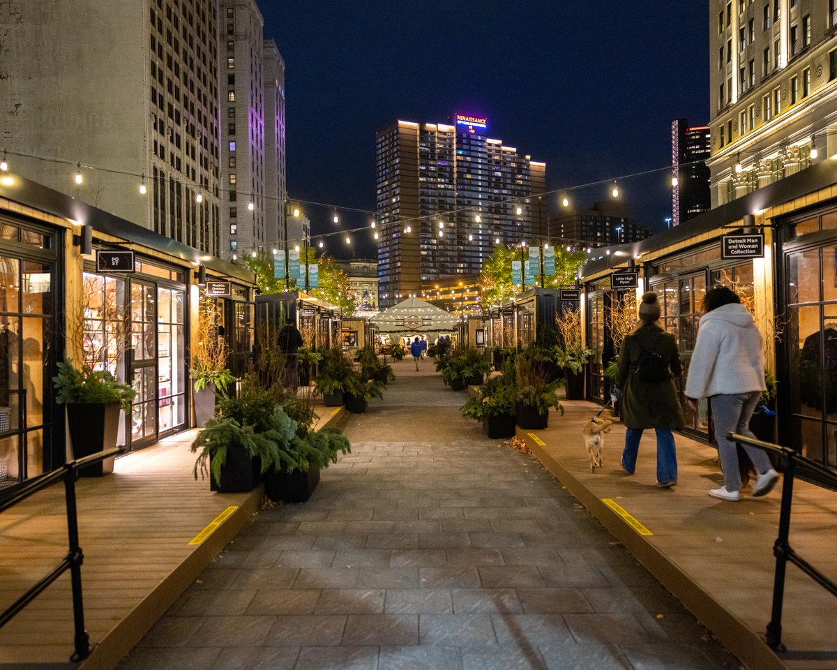 The Downtown Detroit Markets and Cadillac Lodge are returning this holiday season to #Detroit! Funded by @GilbertFamilyFd and managed by Bedrock and @DowntownDet, 18 vendors will be setting up shop in Cadillac Square until the end of 2022 ❄️ Learn more: spr.ly/6012MUq50