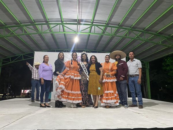 UTRodeo1's tweet photo. En el marco de los festejos del Municipio, la Universidad Tecnológica de Rodeo participo en el tradicional desfile de luces, organizado por el comité de la feria regional agrícola y ganadera, donde esta casa de estudios obtuvo el segundo lugar🥳🎉🎊. https://t.co/CqufbvcKlC