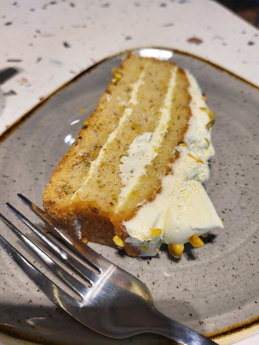 dtfair247's tweet photo. @marksandspencer £3.25 for this poor imitation of a slice of cake? Will not be returning to cafe I feel https://t.co/pWVrYp2dbN