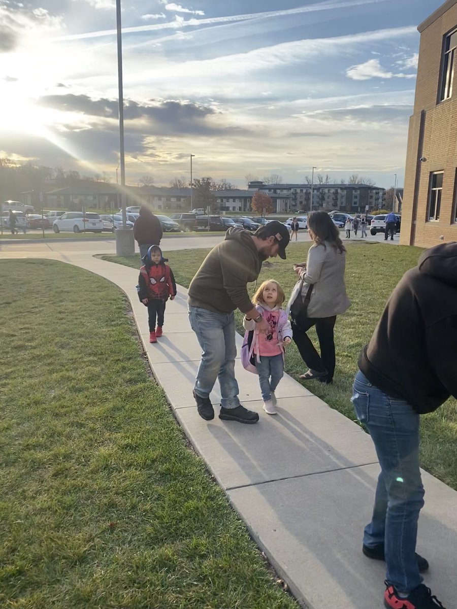 Amy_Andersen_'s tweet photo. Surprise Attendance Award Day! Thanks @CBSchoolsFdn for helping us hand out “brag tags” to students who attended school today! #ShowUp https://t.co/dzHAochLFb