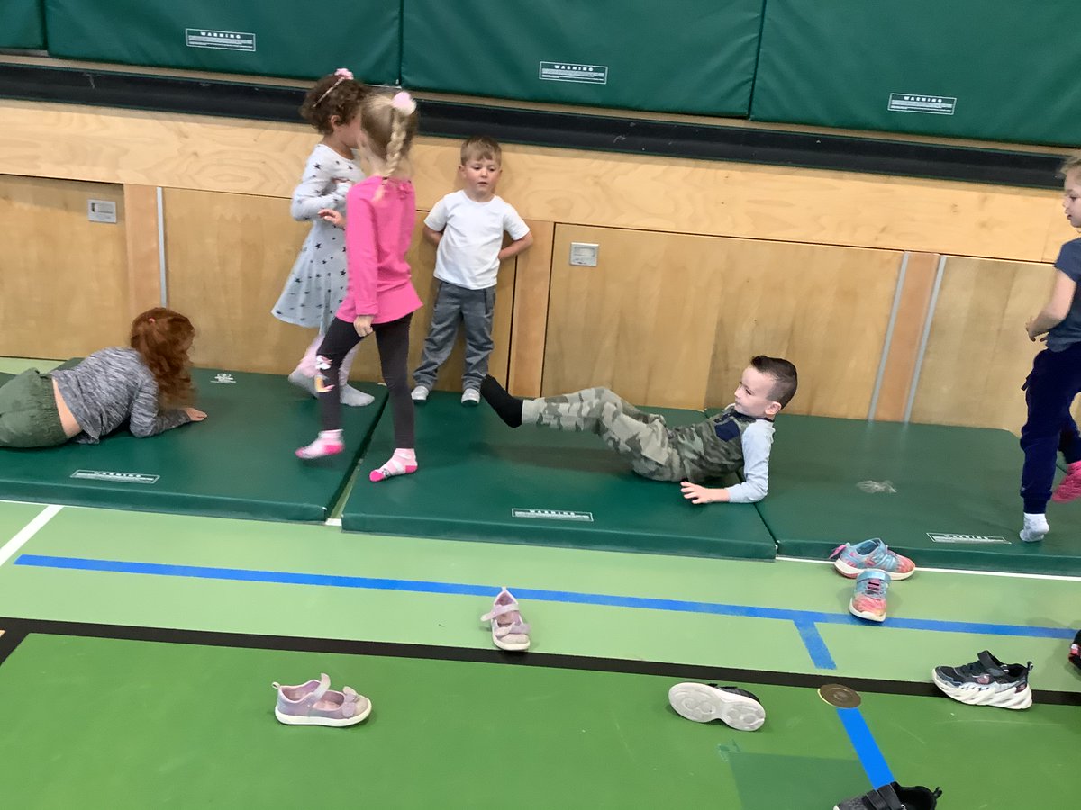 JBrentECE's tweet photo. A shared her gymnast instructor talents.
A: This is how you somersault. Now tuck your head like this. Now push your feet. Good job! You did it!
Now we’re gonna do a little spin. Put your leg up and do like this.
#OpenPlay during gym time #PeerModel https://t.co/ZEGEEsgvzb