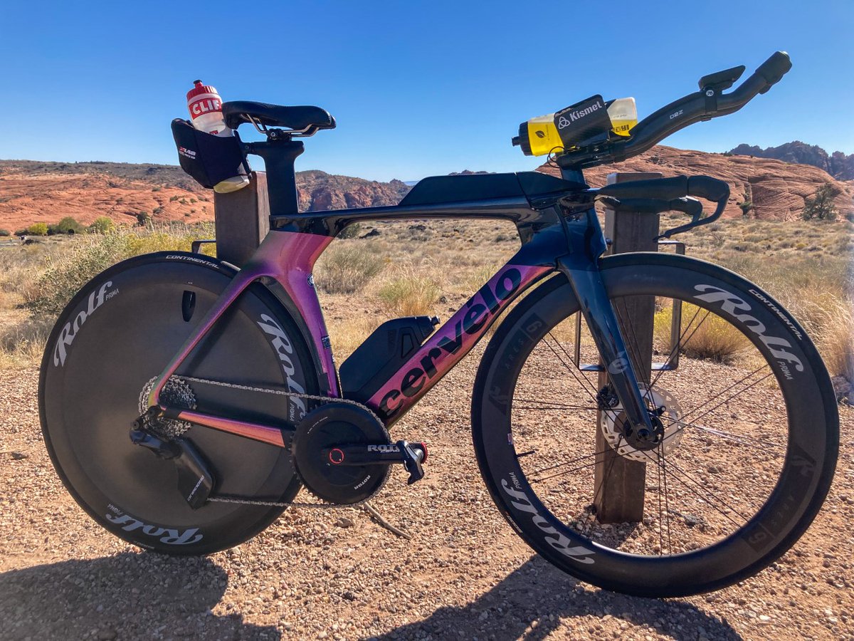 ¡PREPARADOS!🏁🏜️

#NikkiBarlett y #LesleySmith estarán disputando el mundial de IRONMAN 70.3 (Medio IM) el 28 y 29 de octubre.

Tendrán que afrontar 1,9 km nadando, 90 km en bici y una media maratón para acabar la prueba en la ciudad de St. George, Utah.

¡SUERTE CHICAS! 💪🏽