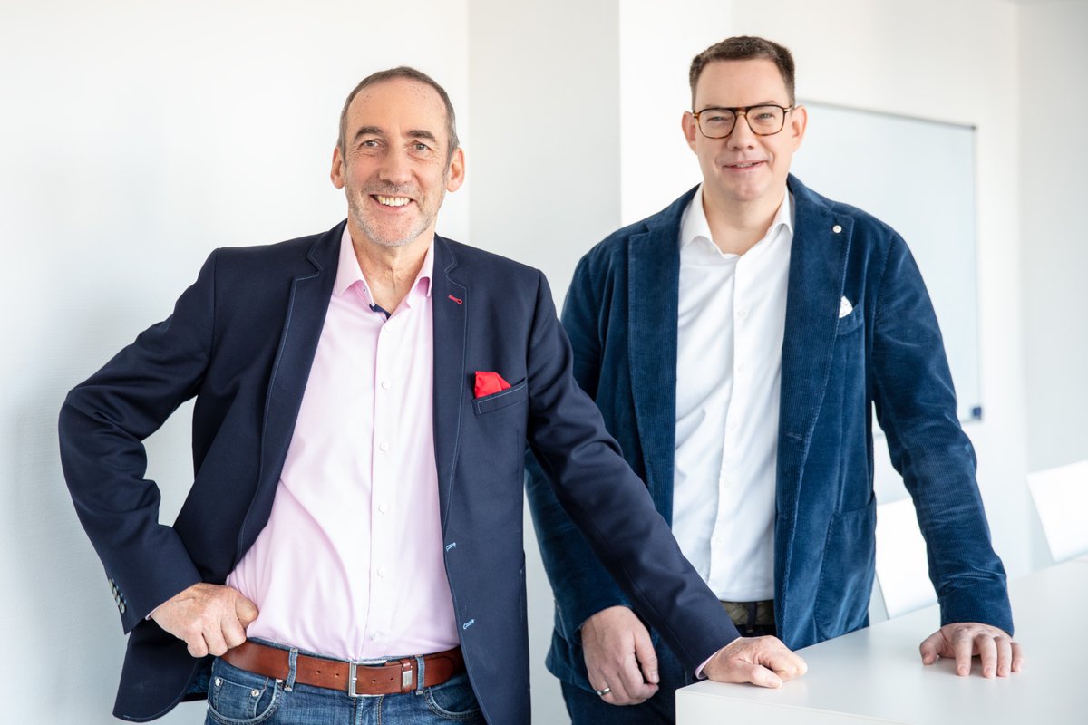 Der offizielle Generationswechsel ist gar nicht lange her: Seit Jahresbeginn ist Stefan Grieben CEO von 
<a href="/novomind/">novomind AG</a>. Warum Gründer Peter Samuelsen klar war, dass ihm Grieben nachfolgen sollte in Folge 12 des #bevh_Generationsprojekt: bit.ly/3NcNElo