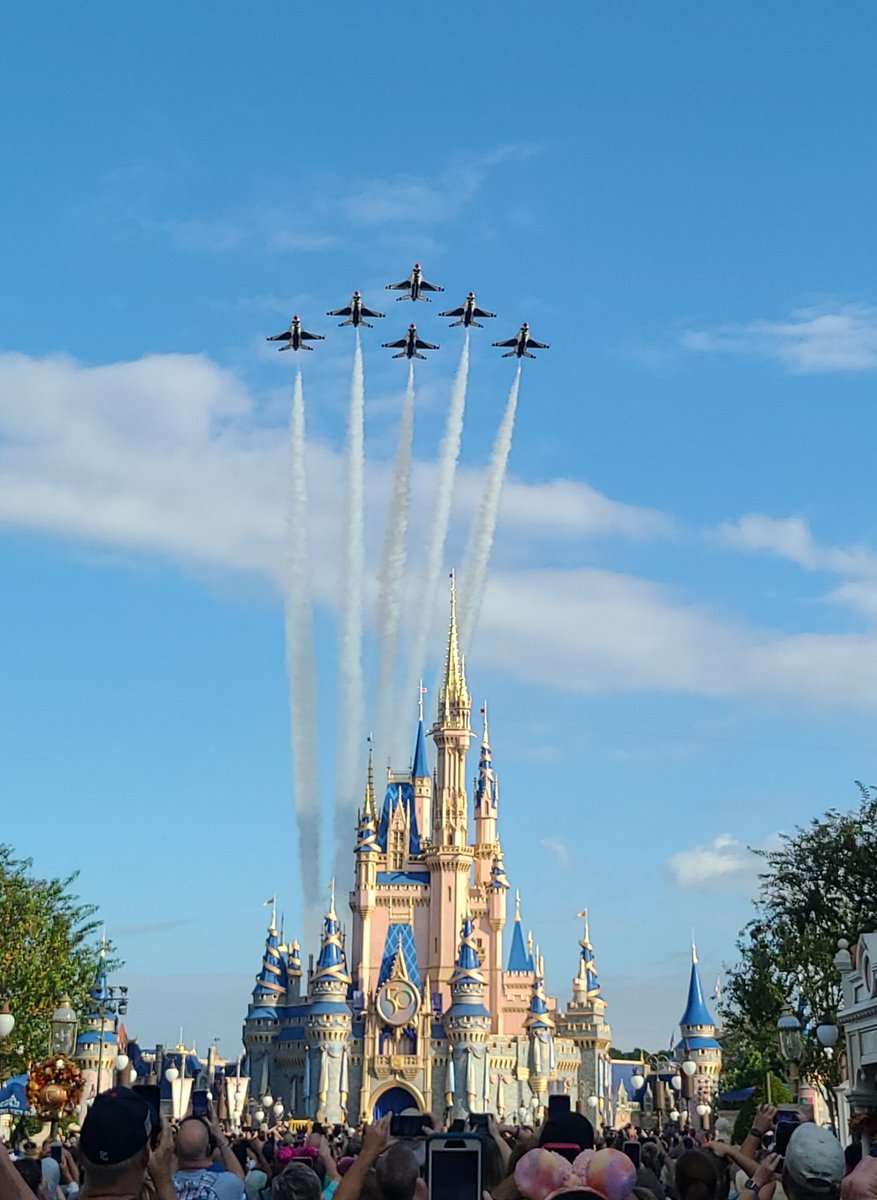 WorldMedling's tweet photo. Wow!! What an awesome experience! The Thunderbirds flying over Cinderella"s Castle on Main Street USA! I love this Country!🇺🇸 Click the link to see the YouTube Short!
https://t.co/EbqkTMc5zG https://t.co/angbfcdDao