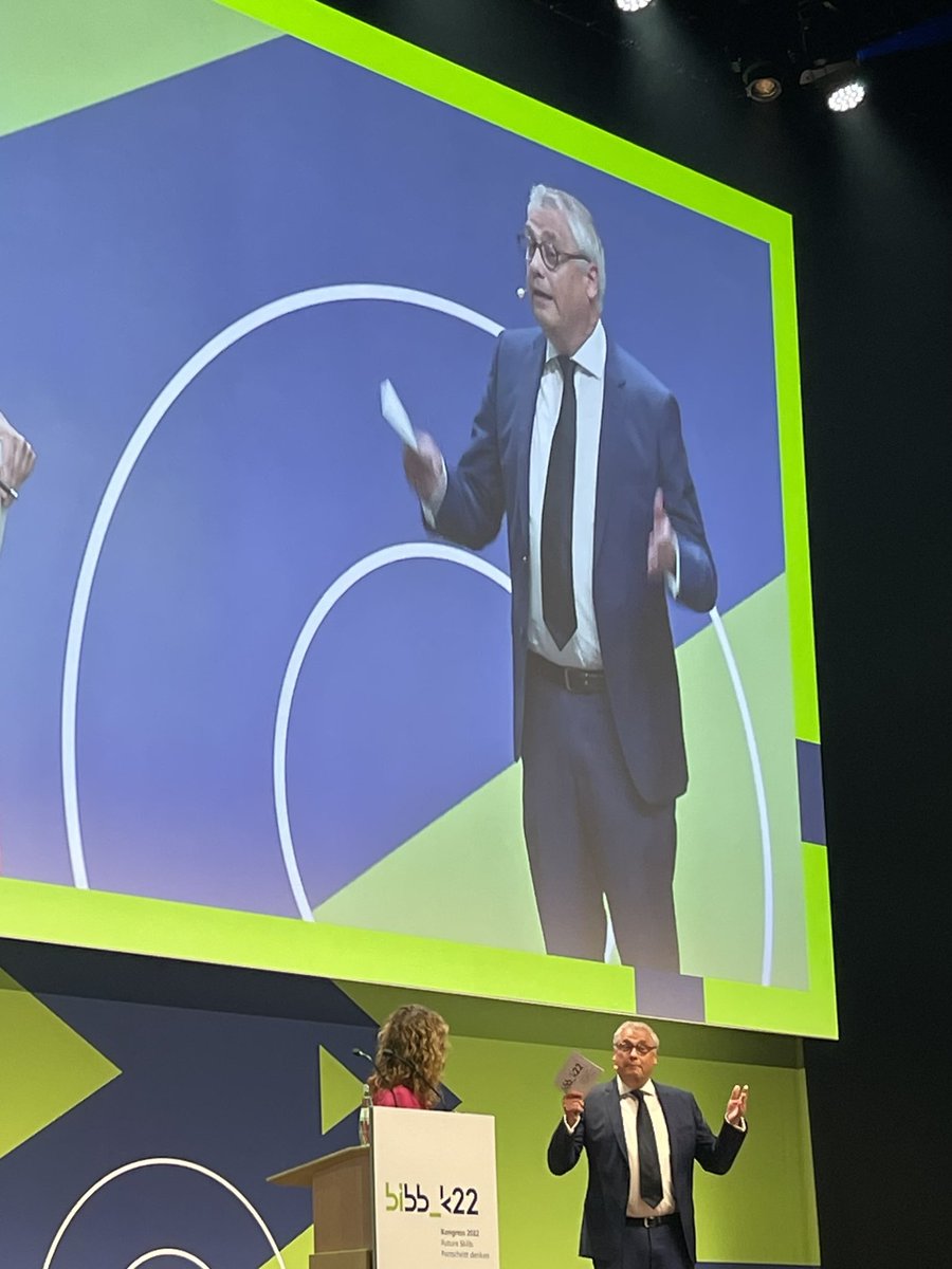 Fachkräftemangel als Blockade der Transformation zur Klimaneutralität - wichtige Debatten auf dem @BIBB_de - Kongress. Neue Bündnisse notwendig. Danke für die Einladung 🙏. <a href="/MiKellner/">Michael Kellner</a> <a href="/fbrantner/">Franziska Brantner</a> <a href="/P_Graichen/">Patrick Graichen</a> @andreaarcais <a href="/hubertus_heil/">Hubertus Heil</a> <a href="/Der_BDI/">BDI</a> @SteffiLemke