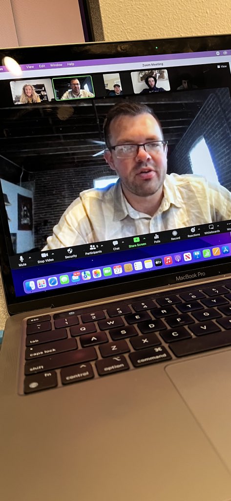 NikkiNewb's tweet image. Thank you @owensiebring with #KGAN for joining our sports reporting class this morning! @IowaCentral #TritonNation