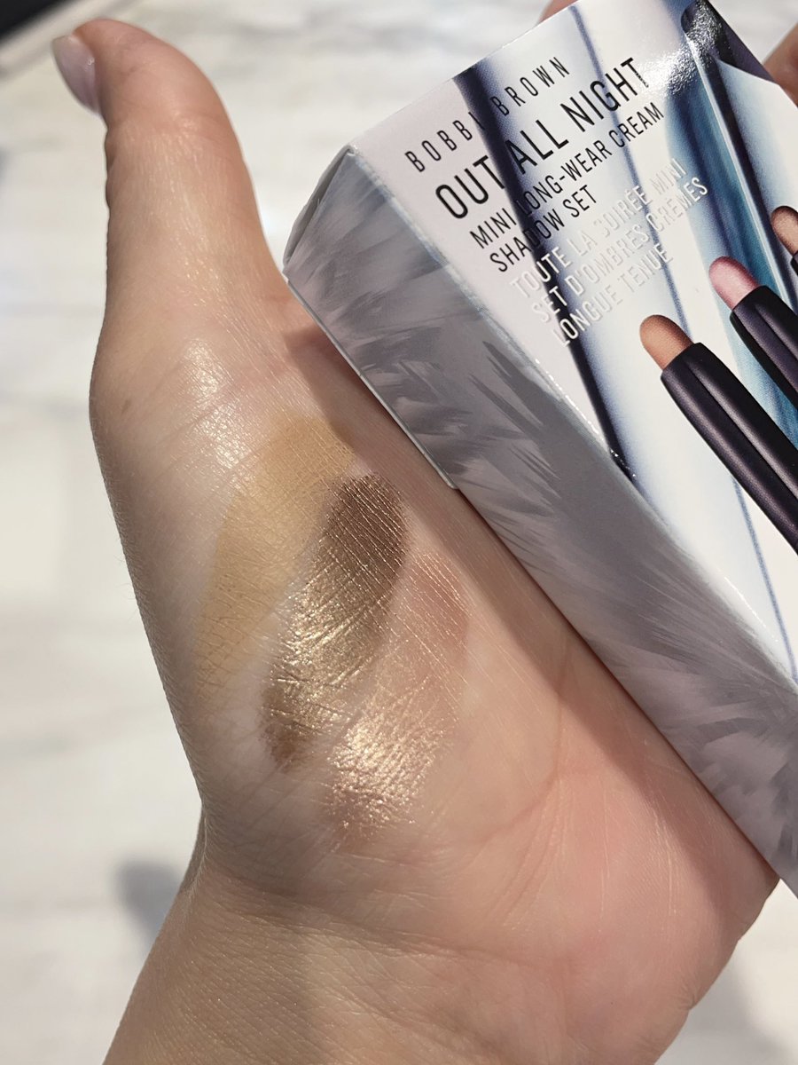 makeupbyarmanna's tweet photo. @BobbiBrown_TH  เซทของขวัญมาแล้วจ้า เป็นอายแชโดว์ครีม 3 สีใน 1 กล่อง ( กล่องละ 1350 ) ปกติแท่งเดียว 1450 คุ้มเกินต้านมาก สีก็สวยมากกกกก ไปจองกันก่อนไว้ได้นะ คุ้มสุดๆ #ของมันต้องมี #ของขวัญ #รีวิวเครื่องสำอาง https://t.co/DyVAKofska