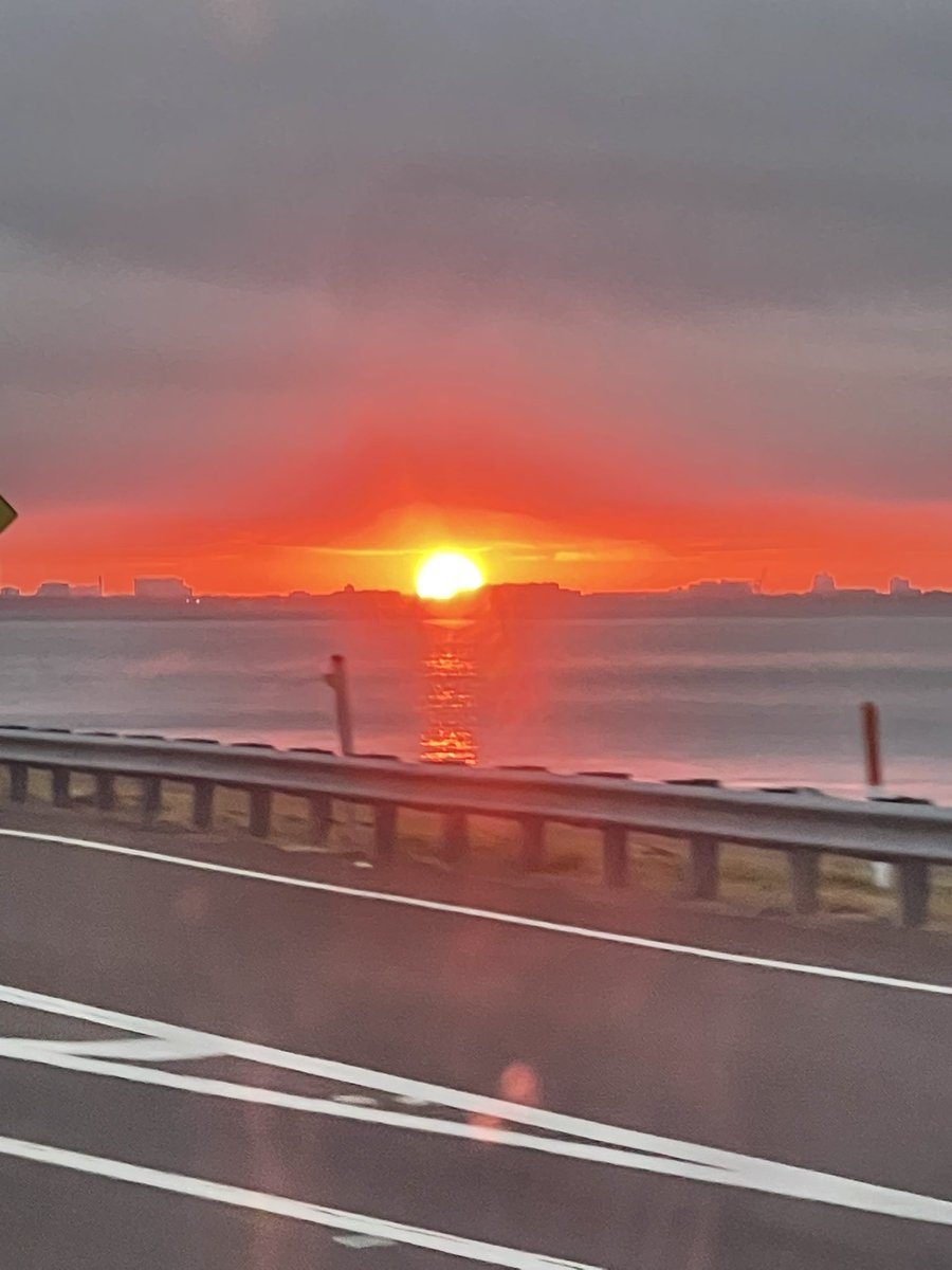 rnkristi's tweet photo. @BethMooreLPM Driving into work this morning in Clearwater, Florida. God made this! 💕 https://t.co/NjQAiLYcdL