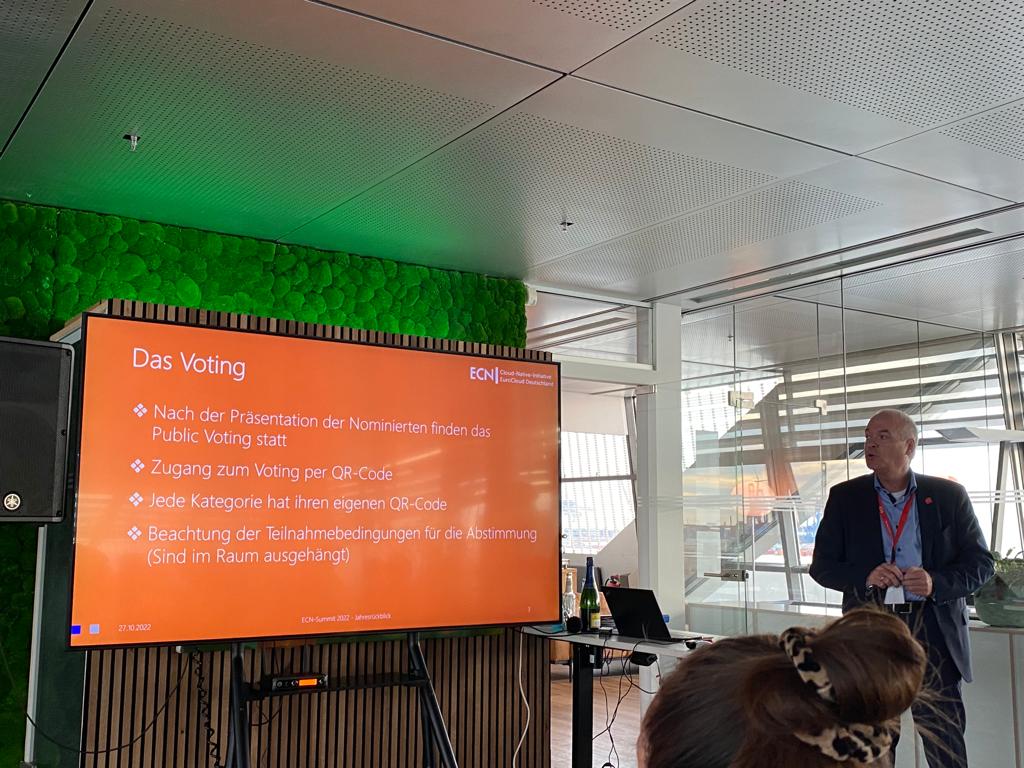 Trommelwirbel! Das #PublicVoting beim <a href="/ECNSummit/">Enterprise Cloud Native Summit</a> hat begonnen! 

<a href="/emGORA_EU/">emGORA_EU</a> <a href="/eco_de/">eco e.V.</a> <a href="/CoVersatile/">CO-VERSATILE project</a> <a href="/EuroCloud_DE/">EuroCloud Deutschland_eco e. V.</a>