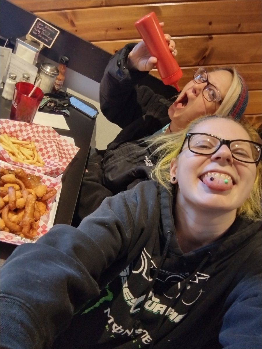 ToxicLee420's tweet photo. #BestFriend #venoms #tattoos #happydaze #munchies #stonergirls #eatmysauce 👅💦 https://t.co/mEYX0l05D2