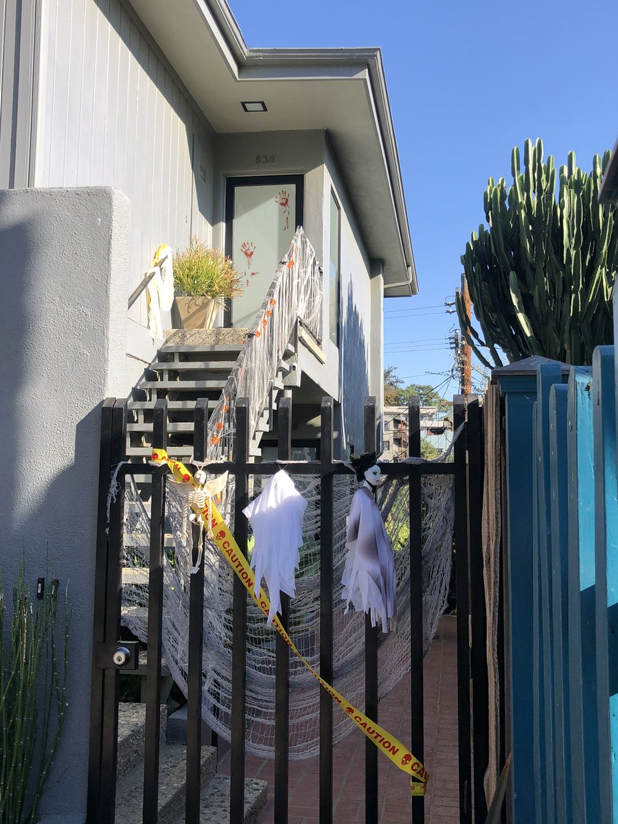 darksidemae's tweet photo. You say, ‘Halloween decor’ - I say, ‘it’s interior design, mortal.’ #imawitch #boo #Samhain 🤟🏼🔥 https://t.co/fRFx4LRbDM
