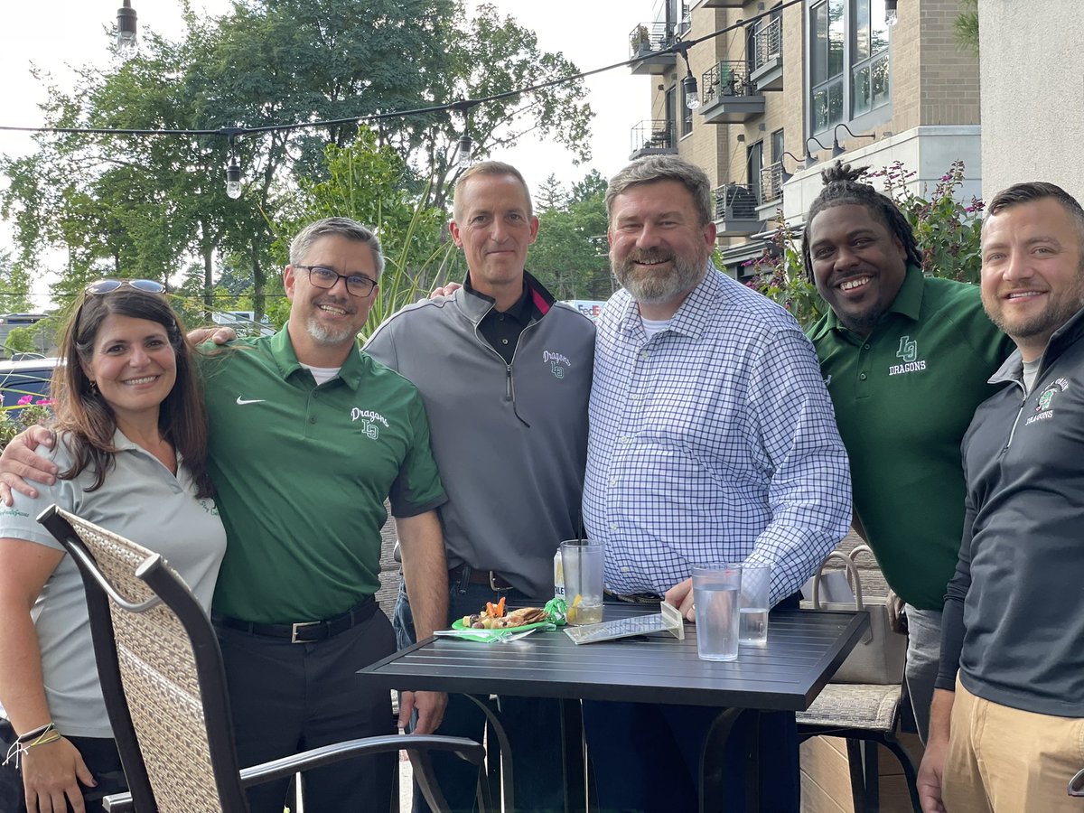 Mr_Burden_TA's tweet photo. Someone in this picture is celebrating his Birthday today. A great man, great leader, amazing mentor, and true friend. Happy Birthday Boss!!! #KeepPointingPositive https://t.co/6mwwJ8BvDp