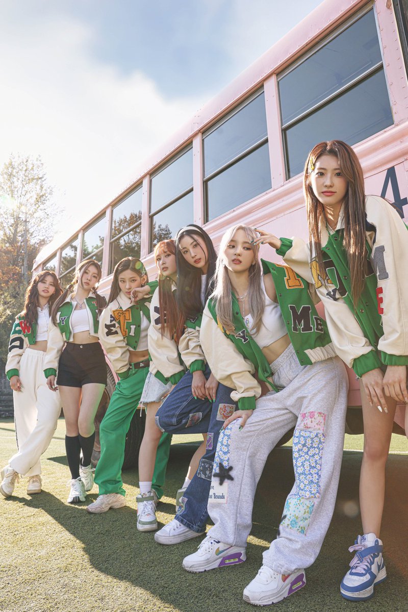 📷 | 27.10.22 — Confira o concept photo em grupo do ICHILLIN para o seu comeback, com o seu 3rd Digital Single intitulado 'Draw (My Time)'. Com lançamento para o dia 03 de Novembro às 6hrs da manhã no horário de Brasília.

#ICHILLIN #아이칠린 <a href="/ichillin_km/">ICHILLIN' OFFICIAL</a>