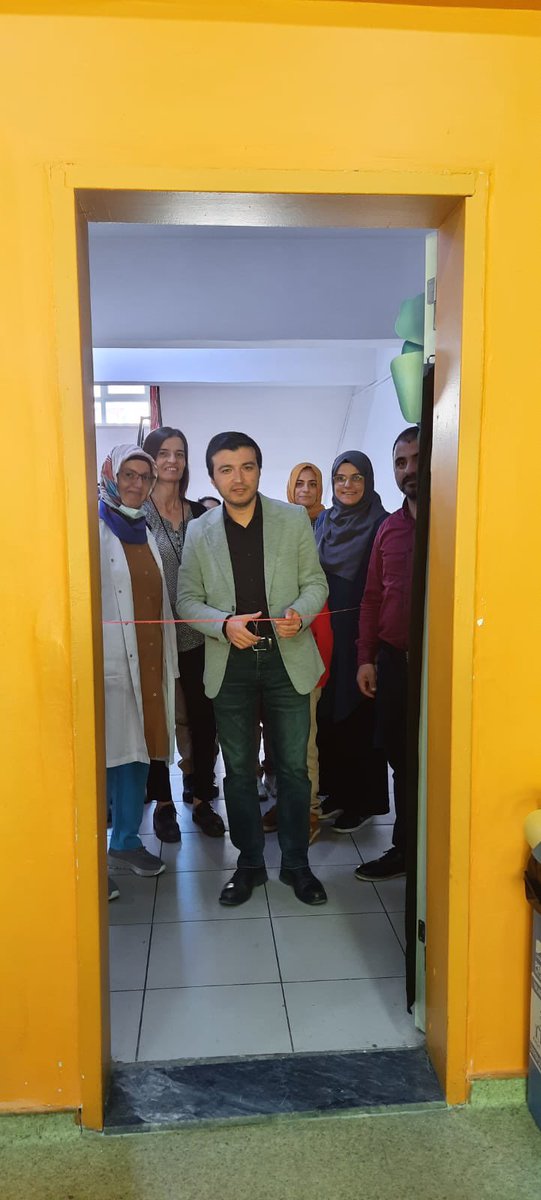 pendikbuharaio's tweet photo. Okulumuz 4. sınıf öğrencilerimizin hazırladığı Milli Kültür sergimizin açılışı okul müdürümüz Fatih Esnemez tarafından yapılmıştır. Tüm öğrencilerimizin gezerek milli kültürümüzü tanıma şansı bulduğu sergimizde emeği geçen tüm öğrencilerimizi ve öğretmenilerimizi tebrik ederiz. https://t.co/P5PdHVD8iN