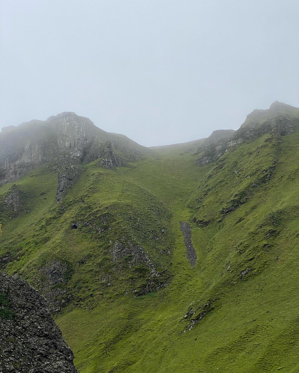 PabloThePorg's tweet photo. What a lovely spot, reminds me of Ahch-To #Porg #Winnatspass #Derbyshire #PeakDistrict #StarWars #TheRiseOfSkywalker #TheLastJedi  #PabloThePorg https://t.co/SWW6oju3O0