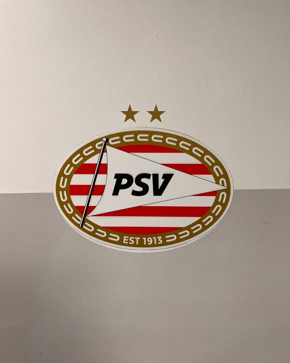 Arsenal's tweet photo. We’ve arrived 👋

📍 Philips Stadion, Eindhoven https://t.co/Vl0M8rcDRC