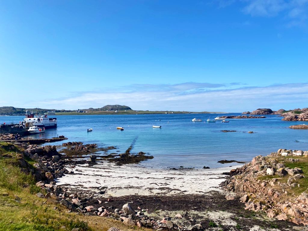 StAndrewsVoices's tweet photo. 5️⃣ more days to enjoy #SAVTriall on @BBCiPlayer with thanks to @Watercolour_UK @NicUalraig @EventScotNews @bbcalba
https://t.co/i27N9rIsrU https://t.co/ZpOnmJkpgA
