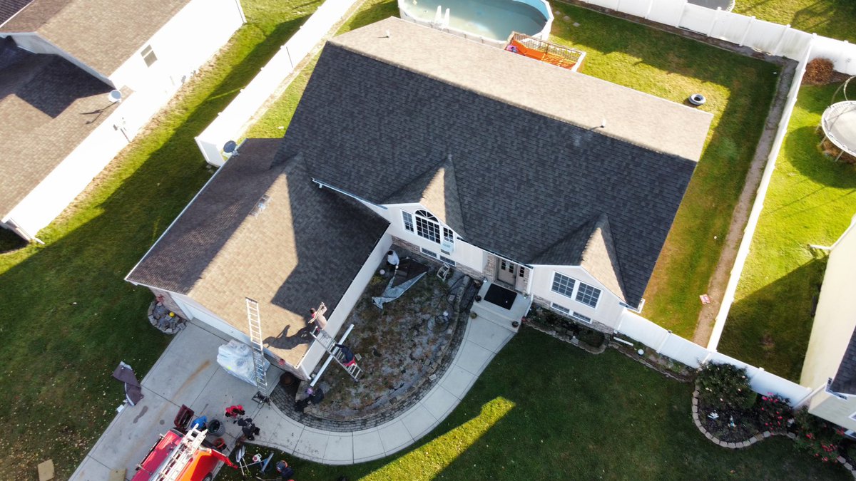 FabuLoso04's tweet photo. Before picture
Working in Portage Indiana today !
#DynamicAdjustingFirm #Roofing #Siding #Gutters #JuanStopShop https://t.co/YuqHSJIp1v