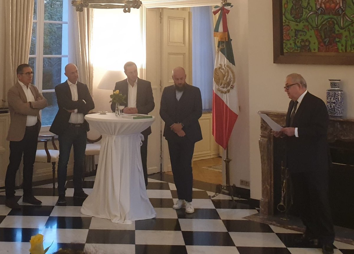 RGrangui's tweet photo. Anoche despedimos a las delegaciones de @InvestFlanders @AWEX_Belgium y @Brussels_hub que van a México en misión comercial. Mucho interés en Bélgica en las oportunidas en México en materia de comercio e inversión. Mucho éxito en este viaje importante para México y para Bélgica. https://t.co/KzuAiMojQG
