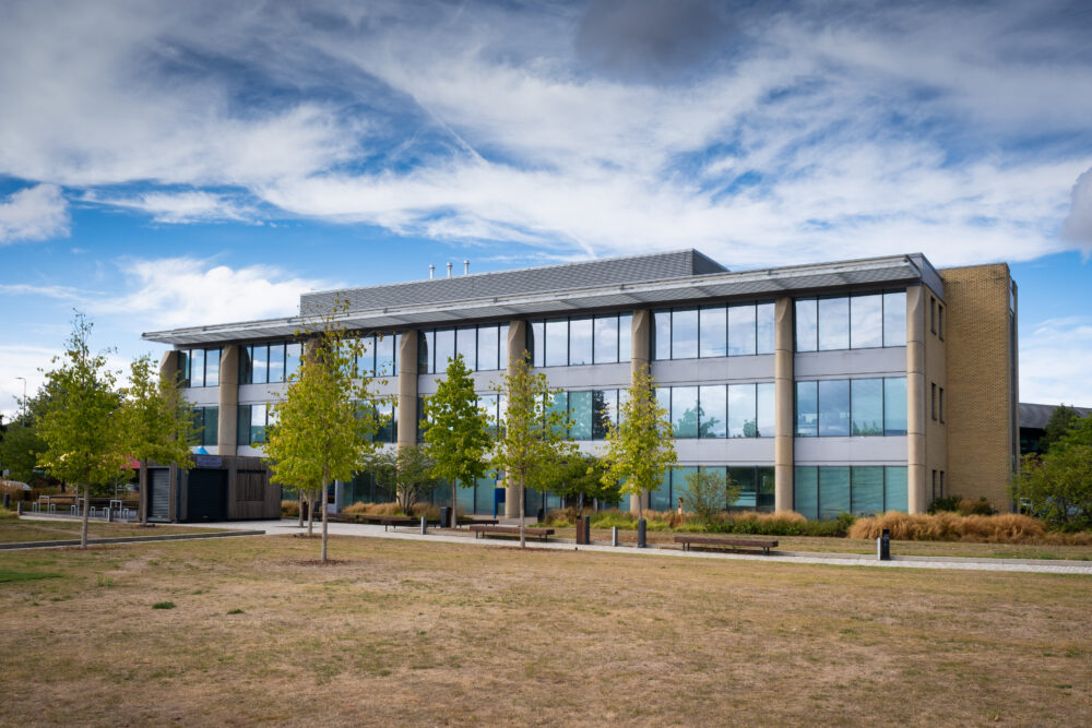 arcgroup_io's tweet photo. Not only does @ARCOxford_io boast of being in the Golden Triangle, offering top UK talent in #science &amp; #tech, but outstanding lab, co-working, advanced manufacturing &amp; #officespace, with our incredible Building 9400, now available: 

https://t.co/kNNMp7rCxS 

#oxford #innovation https://t.co/vxUF9Fg5DL