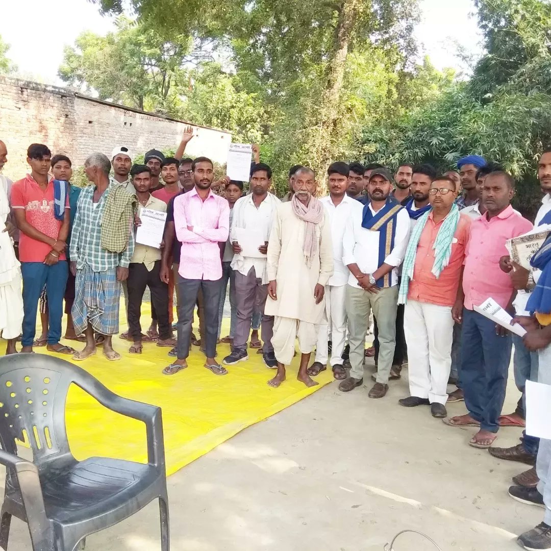 AwaazNb's tweet photo. भीम आर्मी भारत एकता मिशन आजमगढ़ उत्तर प्रदेश दिनांक 27/10/2022 को ब्लाक महाराजगंज ग्राम सभा शिवपुर में भाई सदानंद कुमार जी के नेतृत्व में सदस्यता अभियान एवं जागरूकता मीटिंग रखी गई जिसमें मुख्य अतिथि #जिला_संयोजक_अध्यक्ष_आजमगढ़_मा_विपिन_राव_जी रहे सैकड़ों लोगों ने भीम आर्मी https://t.co/poBAYUo5sQ