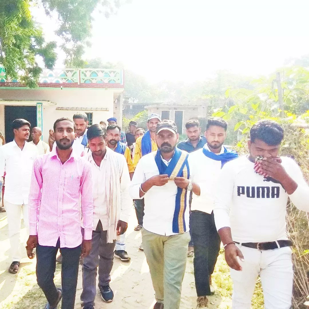 AwaazNb's tweet photo. भीम आर्मी भारत एकता मिशन आजमगढ़ उत्तर प्रदेश दिनांक 27/10/2022 को ब्लाक महाराजगंज ग्राम सभा शिवपुर में भाई सदानंद कुमार जी के नेतृत्व में सदस्यता अभियान एवं जागरूकता मीटिंग रखी गई जिसमें मुख्य अतिथि #जिला_संयोजक_अध्यक्ष_आजमगढ़_मा_विपिन_राव_जी रहे सैकड़ों लोगों ने भीम आर्मी https://t.co/poBAYUo5sQ