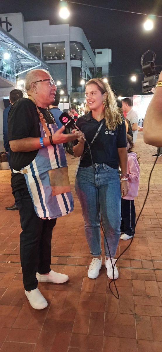InsurrectoNick's tweet photo. Bien sensei @CarlosVictorM entrevistado en la Embajada del Hincha #finalcopalibertadores #Guayaquil #Ecuador @TNTSportsBR https://t.co/eUGgzCaTLN